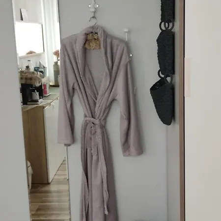 Romantik Einzelzimmer mit Gemeinschaftsbad und extra Gäste WC, super late Check in bis 0 Uhr! Brake (Bielefeld)
