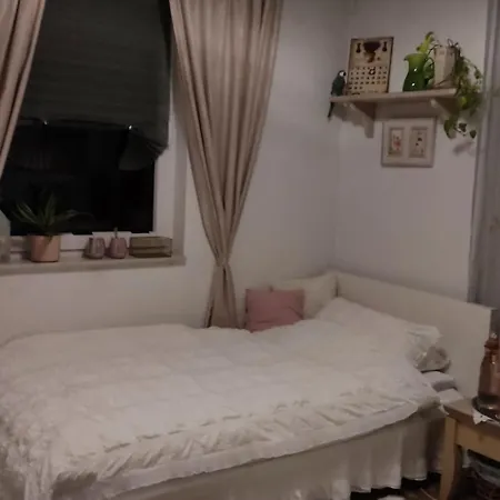 Romantik Einzelzimmer mit Gemeinschaftsbad und extra Gäste WC, super late Check in bis 0 Uhr! Brake (Bielefeld)