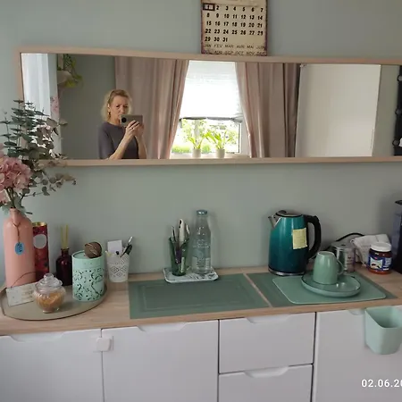 Romantik Einzelzimmer mit Gemeinschaftsbad und extra Gäste WC, super late Check in bis 0 Uhr!