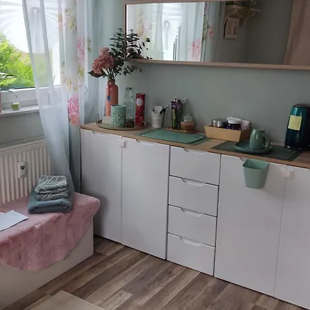 Romantik Einzelzimmer mit Gemeinschaftsbad und extra Gäste WC, super late Check in bis 0 Uhr!