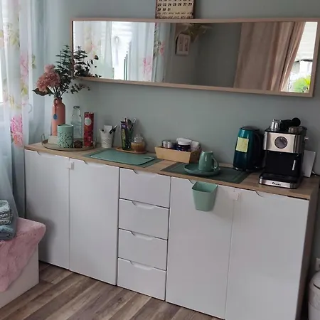 Romantik Einzelzimmer mit Gemeinschaftsbad und extra Gäste WC, super late Check in bis 0 Uhr! Privatunterkunft Brake (Bielefeld)